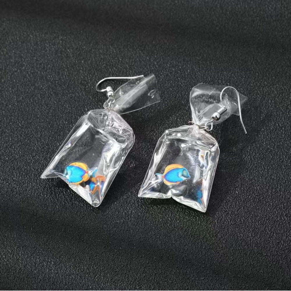 women’s/girls pierced earrings